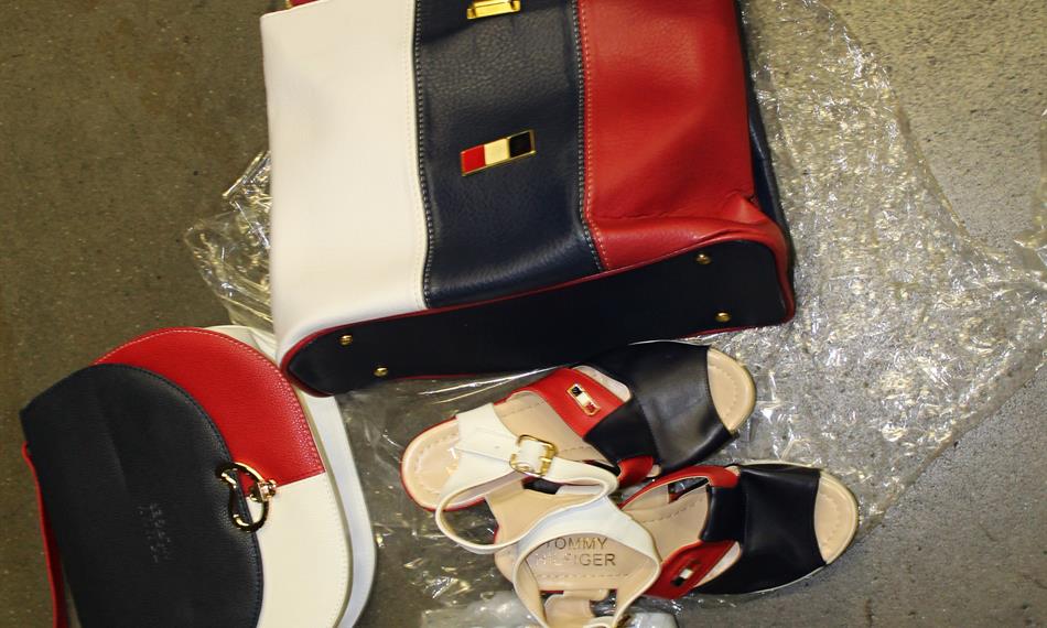 2017-8-11-1015foto 12- různé Tommy Hilfiger.JPG